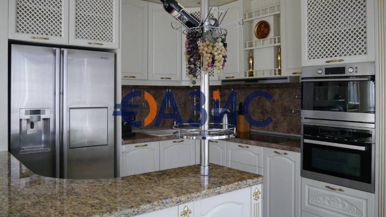Тристаен апартамент в Несебър - 172 кв.м за 1280 €/кв.м - Снимка #3