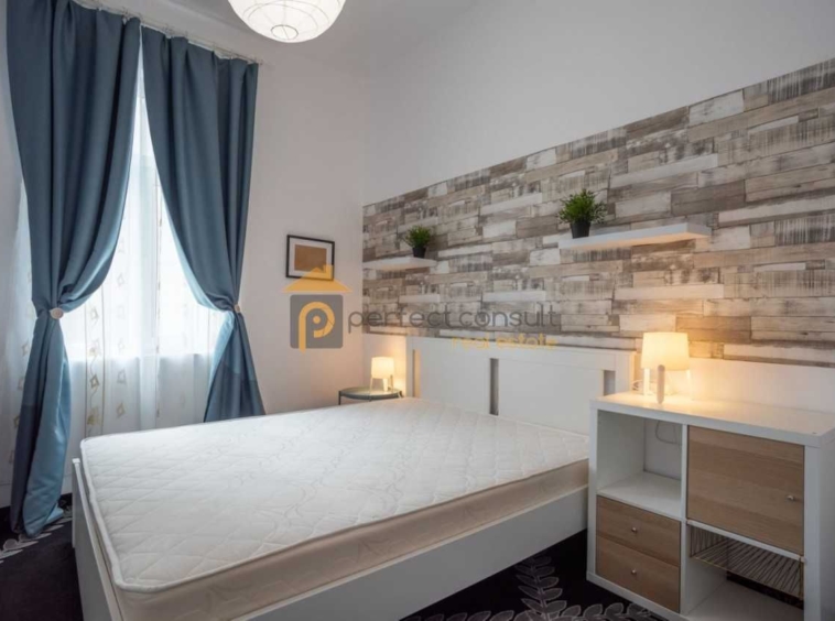 Дава се под наем Етаж от къща в Пловдив, Център - 65 кв.м за 410 € - Снимка #11