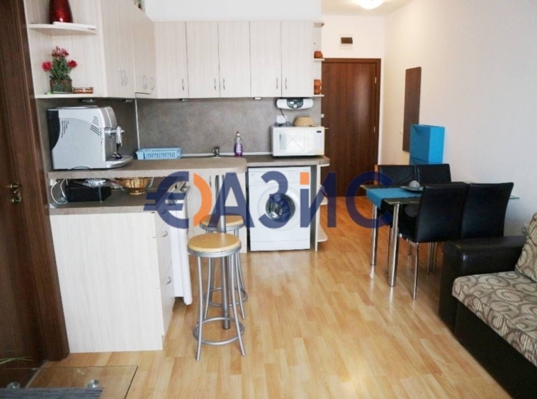 Тристаен апартамент в к.к. Слънчев бряг - 67 кв.м за 575 €/кв.м - Снимка #3