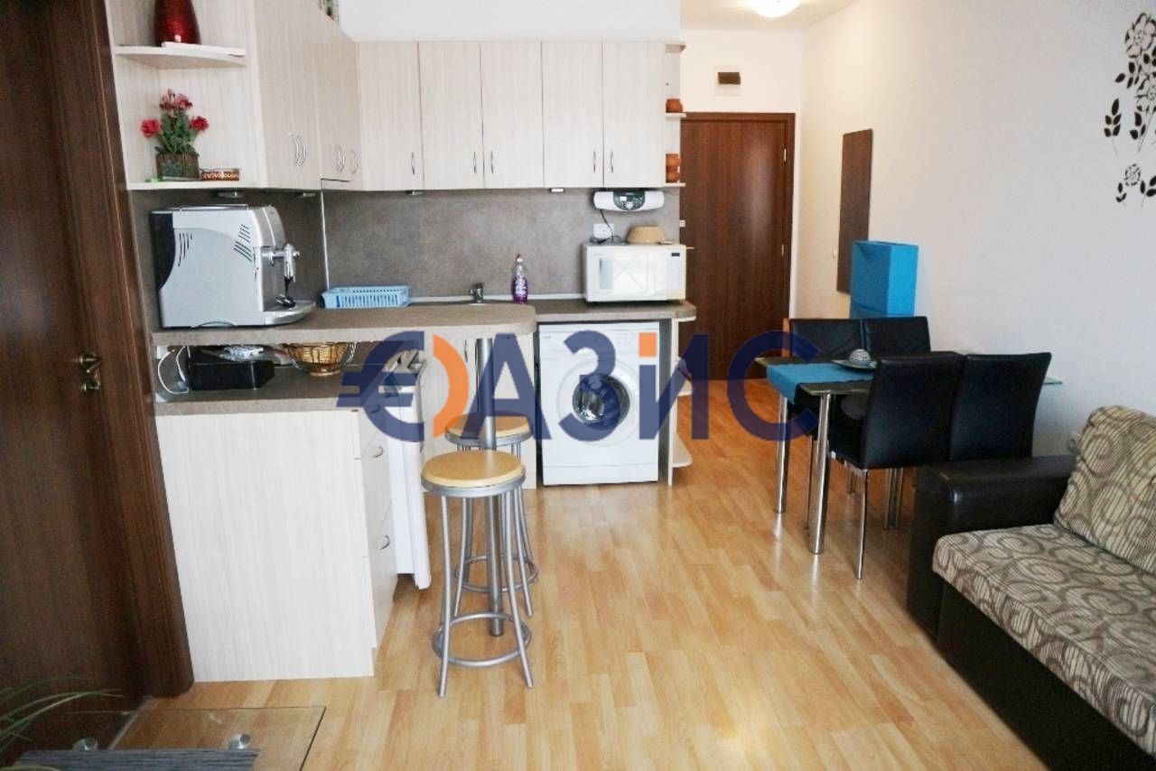 Тристаен апартамент в к.к. Слънчев бряг - 67 кв.м за 575 €/кв.м - Снимка #3
