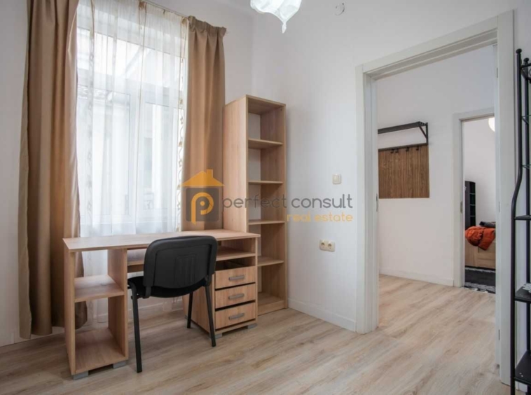 Дава се под наем Етаж от къща в Пловдив, Център - 65 кв.м за 410 € - Снимка #14