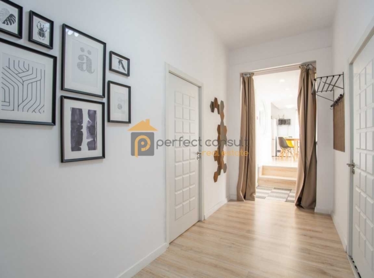 Дава се под наем Етаж от къща в Пловдив, Център - 65 кв.м за 410 € - Снимка #17