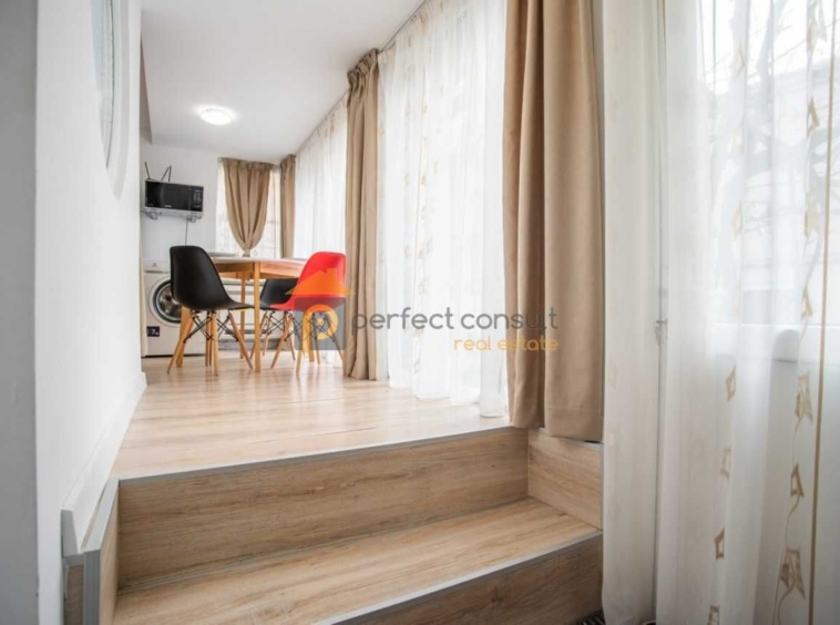 Дава се под наем Етаж от къща в Пловдив, Център - 65 кв.м за 410 € - Снимка #18