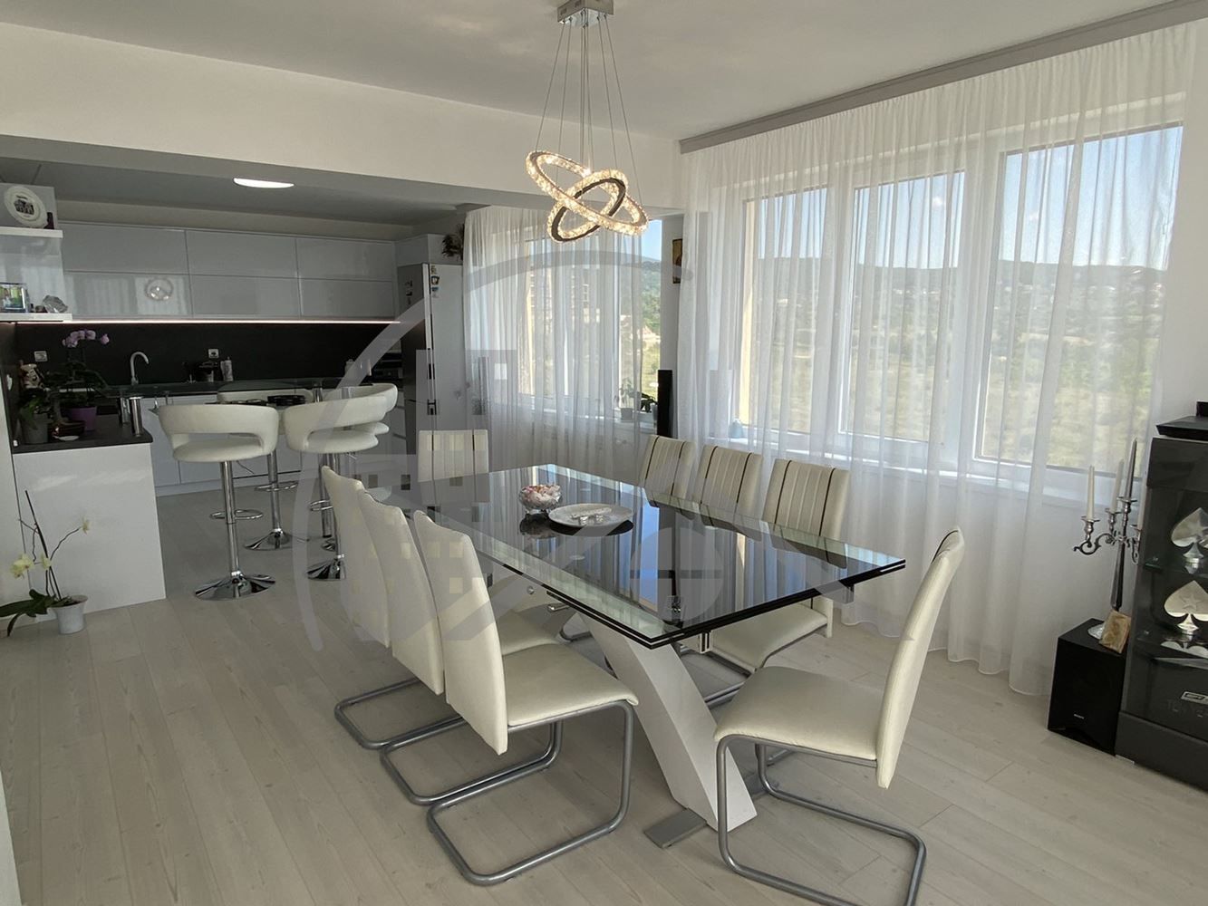 Многостаен апартамент в Варна, м-т Траката - 220 кв.м за 1000 €/кв.м - Снимка #2