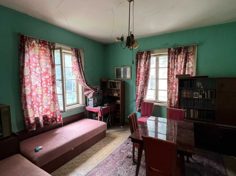 Тристаен апартамент в Пловдив, Център - 84 кв.м за 1072 €/кв.м - Снимка #1
