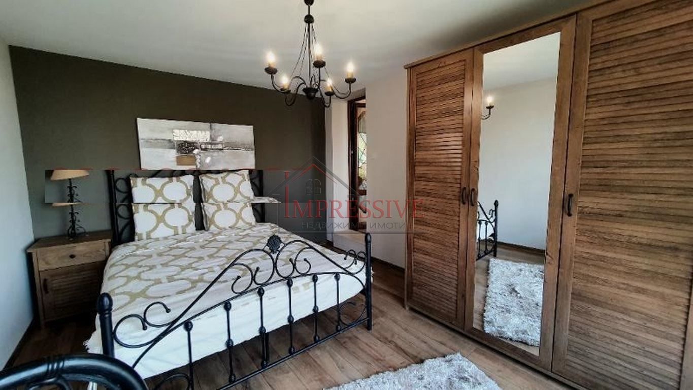 Дава се под наем Етаж от къща в Варна, м-т Св. Никола - 85 кв.м за 1200 € - Снимка #11
