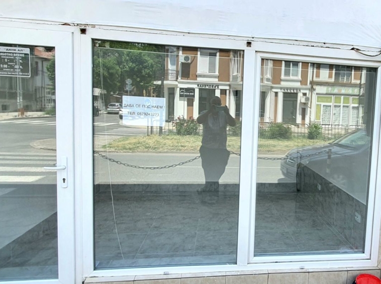 Дава се под наем Магазин в Кърджали, Център - 15 кв.м за 299лв € - Снимка #7