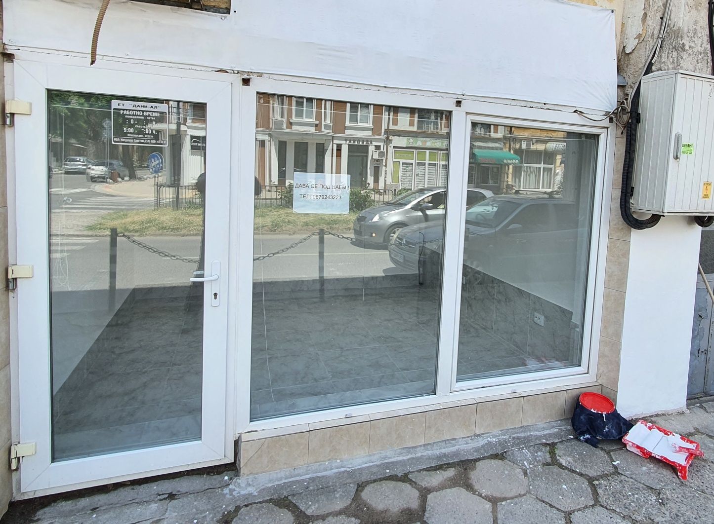 Дава се под наем Магазин в Кърджали, Център - 15 кв.м за 299лв € - Снимка #1