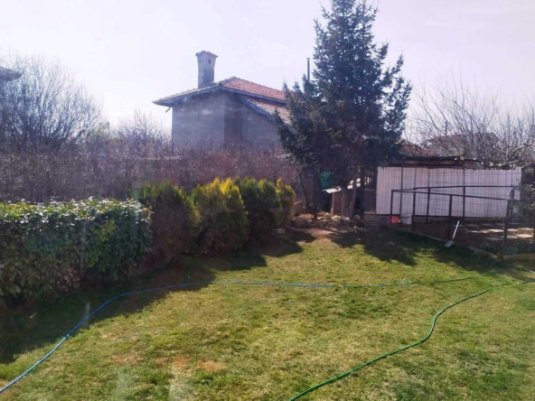 Къща в с. Близнаци, Област Варна - 440 кв.м за 591 €/кв.м - Снимка #1