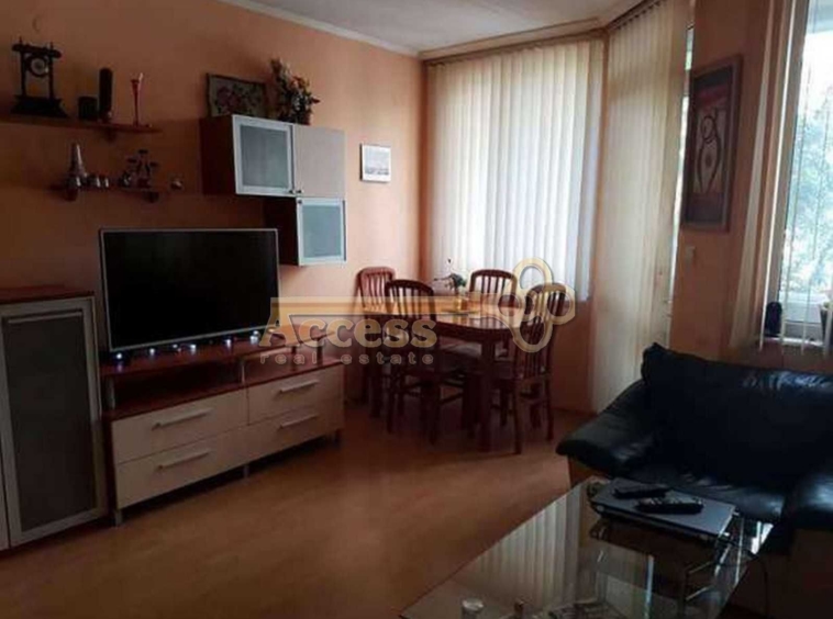 Дава се под наем Тристаен апартамент в Варна, Автогара - 80 кв.м за 650лв € - Снимка #2