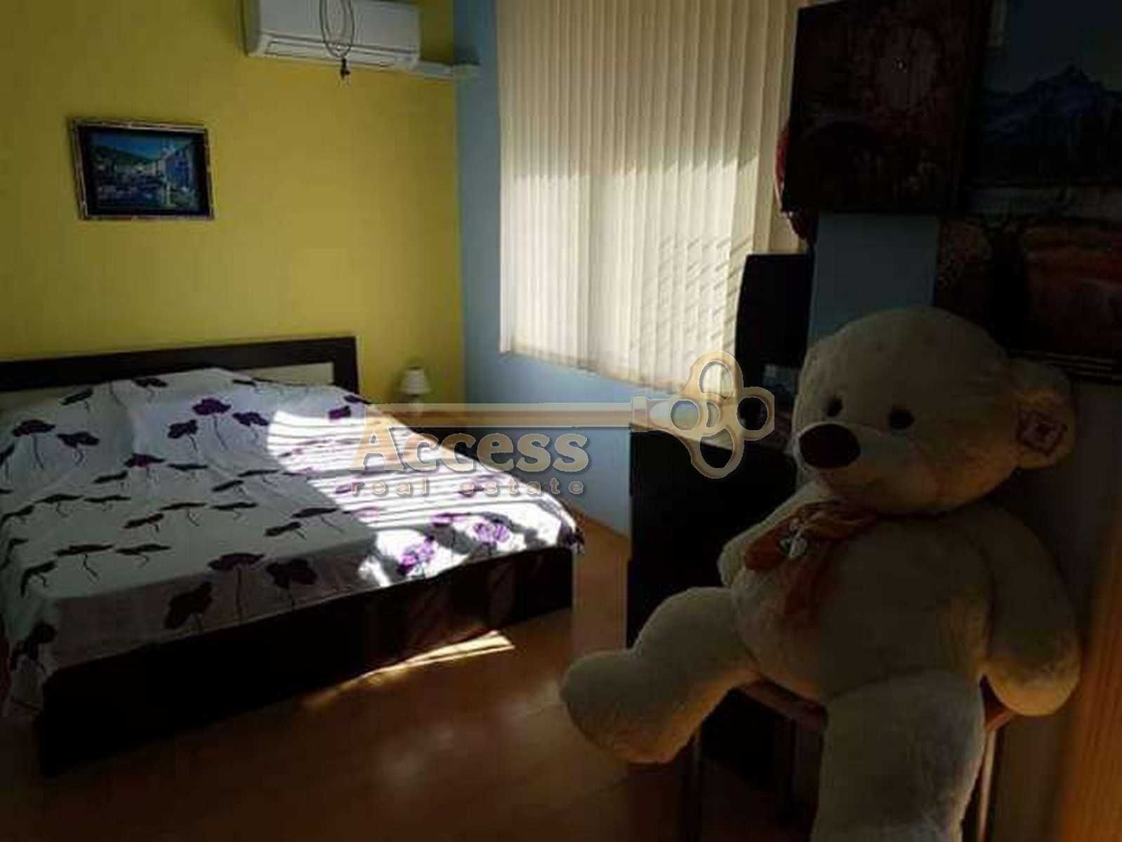 Дава се под наем Тристаен апартамент в Варна, Автогара - 80 кв.м за 650лв € - Снимка #4