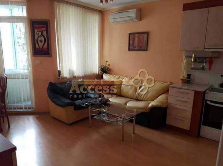 Дава се под наем Тристаен апартамент в Варна, Автогара - 80 кв.м за 650лв € - Снимка #1