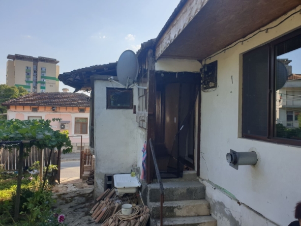 Четиристаен апартамент в Разград, Варош - 100 кв.м за 850 €/кв.м - Снимка #1