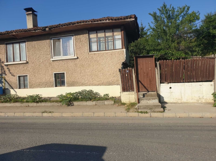 Четиристаен апартамент в Разград, Варош - 100 кв.м за 850 €/кв.м - Снимка #3
