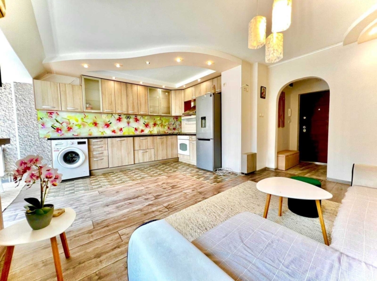 Дава се под наем Мезонет в Русе, Център - 180 кв.м за 210000 € - Снимка #1