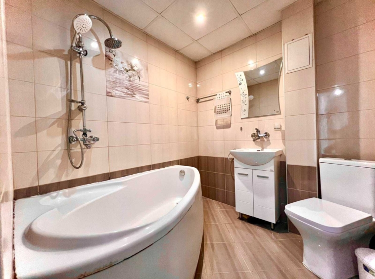 Дава се под наем Мезонет в Русе, Център - 180 кв.м за 210000 € - Снимка #8