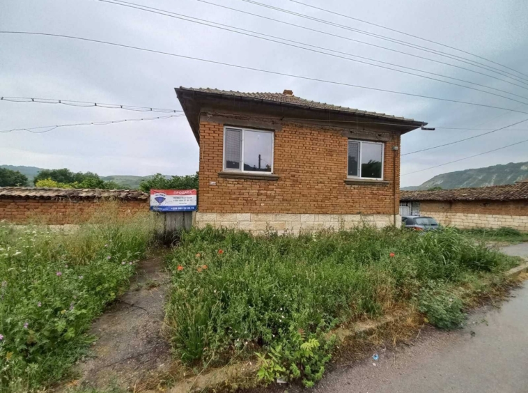 Къща в с. Костанденец, Област Разград - 117 кв.м за 120 €/кв.м - Снимка #1