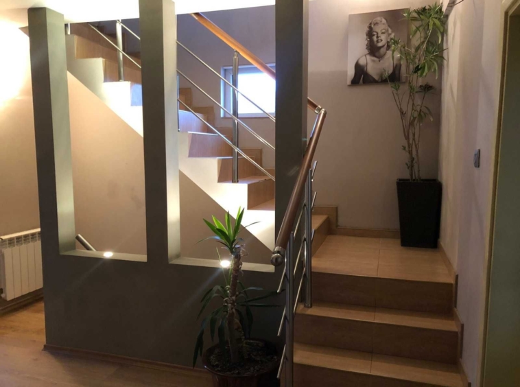 Къща в с. Студена, Област Перник - 240 кв.м за 1042 €/кв.м - Снимка #9