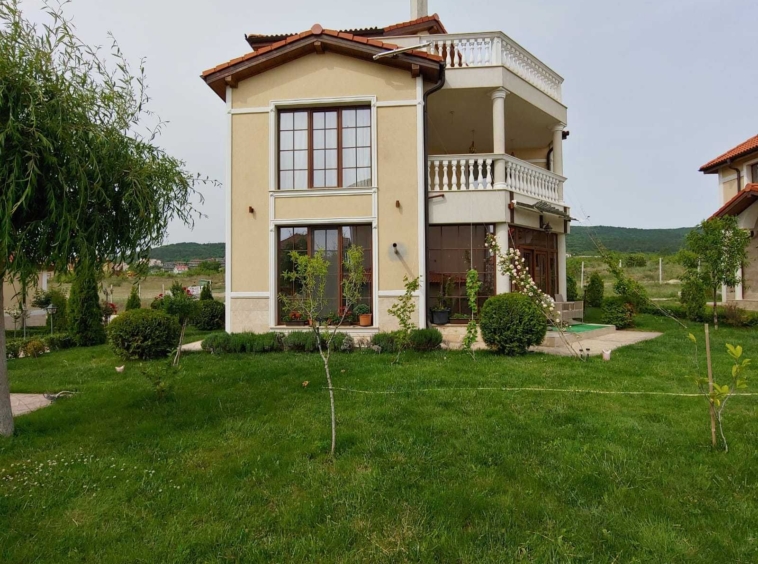 Къща в с. Кошарица, Област Бургас - 208 кв.м за 1106 €/кв.м - Снимка #2