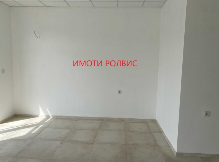 Дава се под наем Магазин в Шумен, Боян Българанов 2 - 58 кв.м за 800лв € - Снимка #5