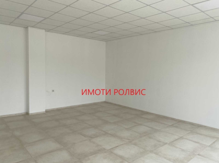 Дава се под наем Магазин в Шумен, Боян Българанов 2 - 58 кв.м за 800лв € - Снимка #7