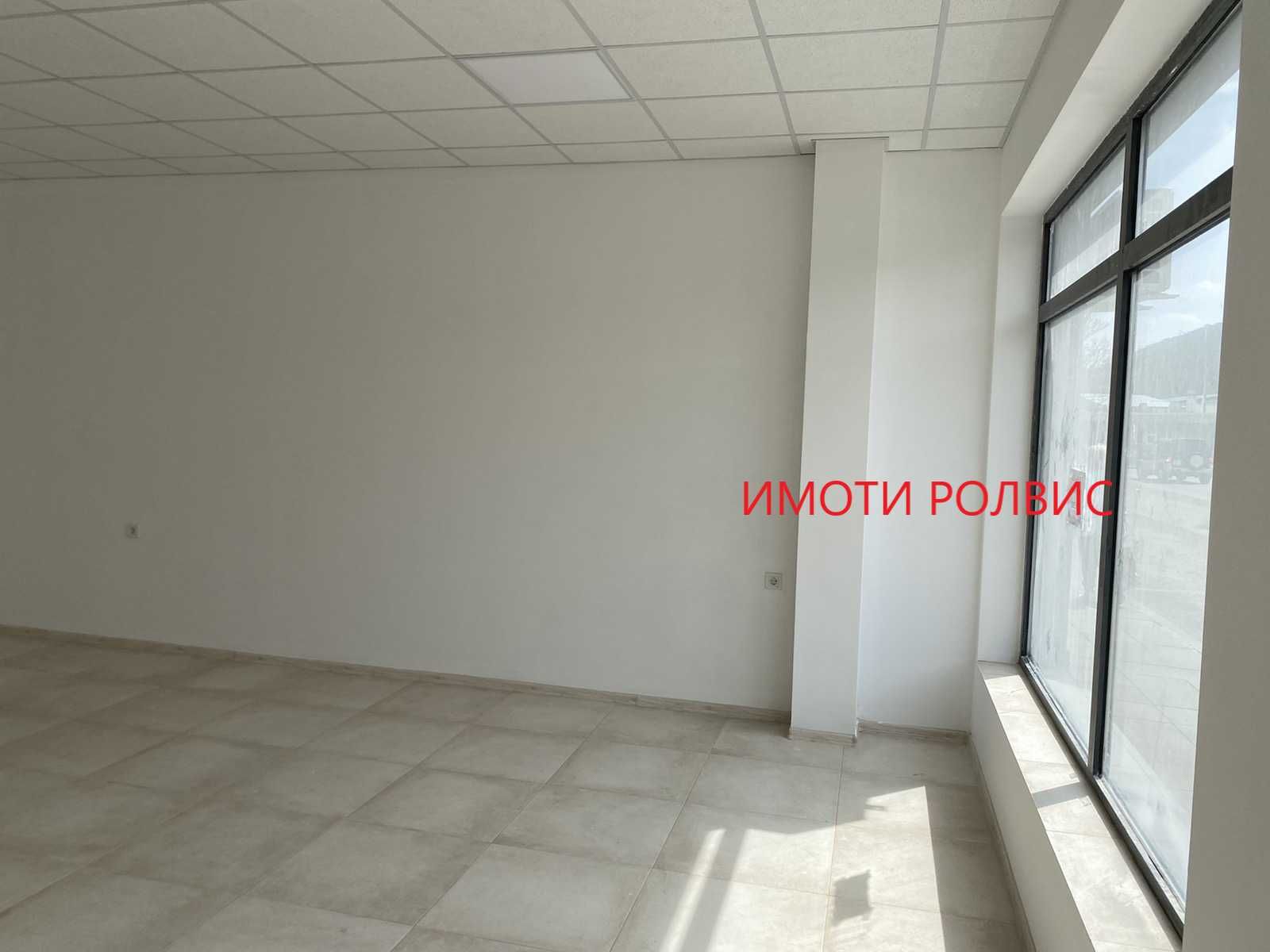 Дава се под наем Магазин в Шумен, Боян Българанов 2 - 58 кв.м за 800лв € - Снимка #8