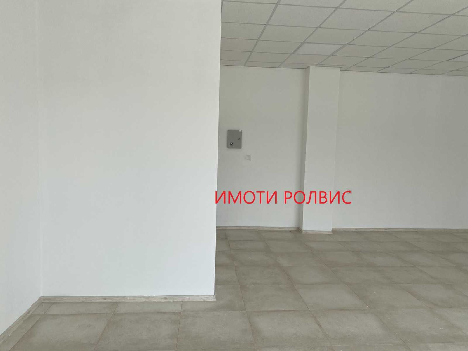 Дава се под наем Магазин в Шумен, Боян Българанов 2 - 58 кв.м за 800лв € - Снимка #9