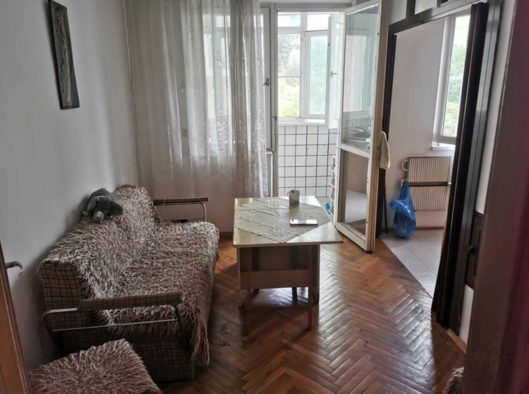 Дава се под наем Тристаен апартамент в Шумен, Тракия - 92 кв.м за 400лв € - Снимка #2