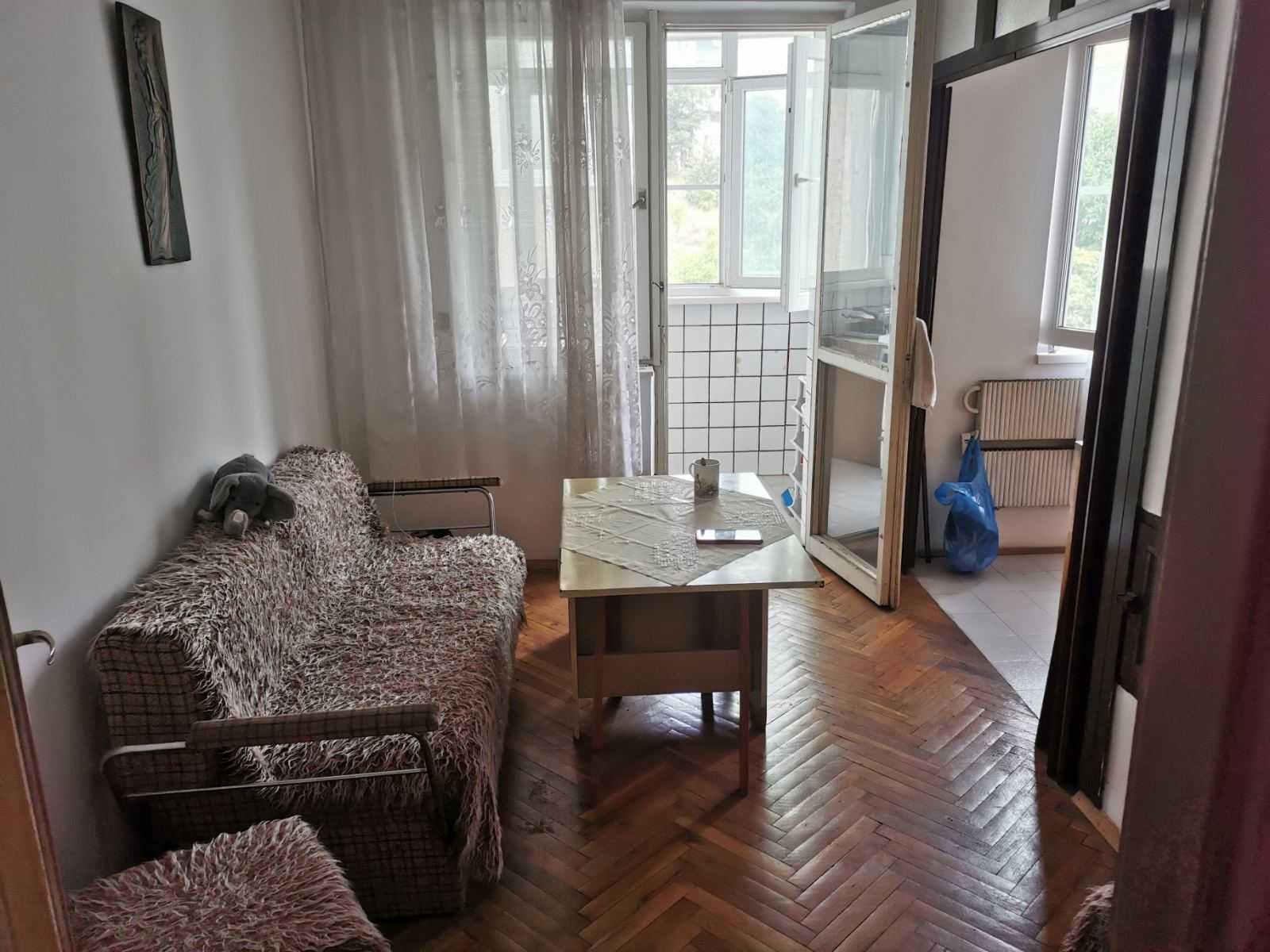 Дава се под наем Тристаен апартамент в Шумен, Тракия - 92 кв.м за 400лв € - Снимка #2
