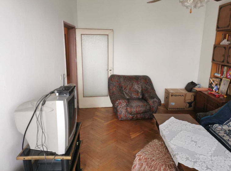 Дава се под наем Тристаен апартамент в Шумен, Тракия - 92 кв.м за 400лв € - Снимка #7