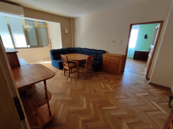 Дава се под наем Тристаен апартамент в Стара Загора, Център - 70 кв.м за 400лв € - Снимка #1