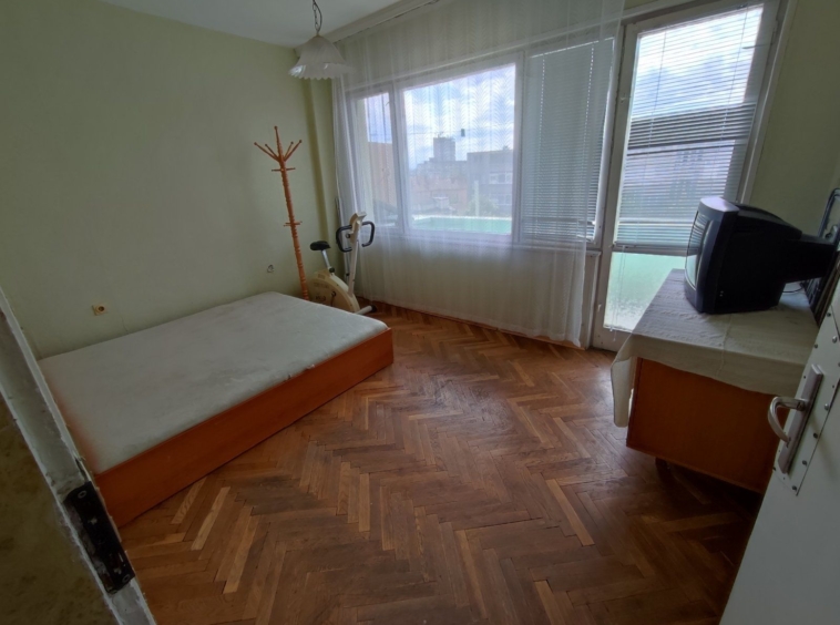 Дава се под наем Тристаен апартамент в Стара Загора, Център - 70 кв.м за 400лв € - Снимка #3