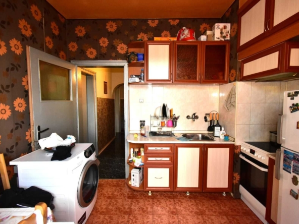 Двустаен апартамент в Перник, Димова махала - 74 кв.м за 1426 €/кв.м - Снимка #1