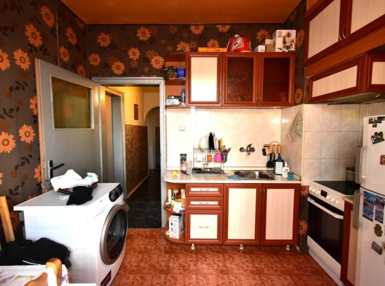 Двустаен апартамент в Перник, Димова махала - 74 кв.м за 1426 €/кв.м - Снимка #1
