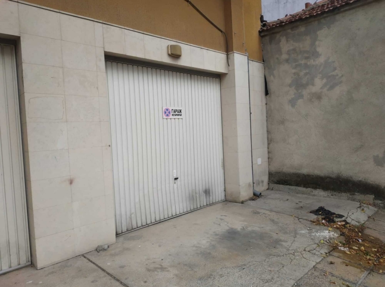 Гараж / Паркомясто в Варна, Погреби - 23 кв.м за 1174 €/кв.м - Снимка #1