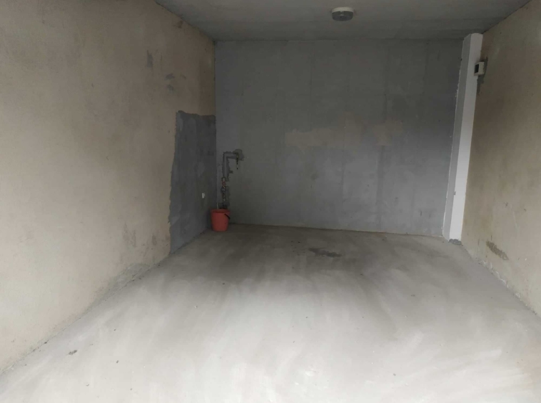 Гараж / Паркомясто в Варна, Погреби - 23 кв.м за 1174 €/кв.м - Снимка #2