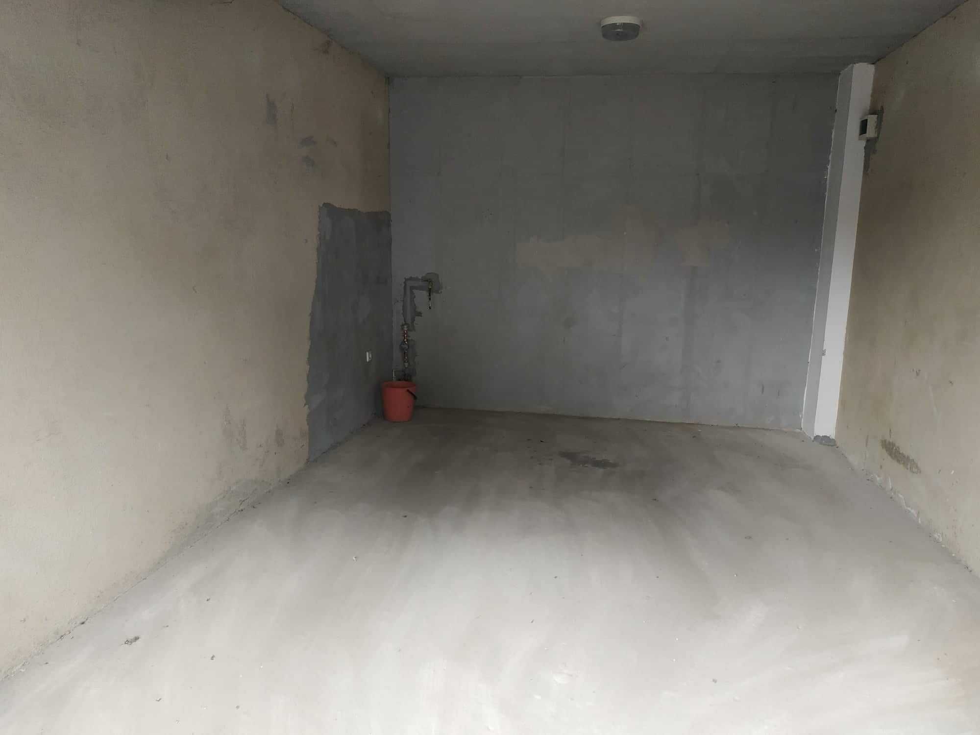 Гараж / Паркомясто в Варна, Погреби - 23 кв.м за 1174 €/кв.м - Снимка #2