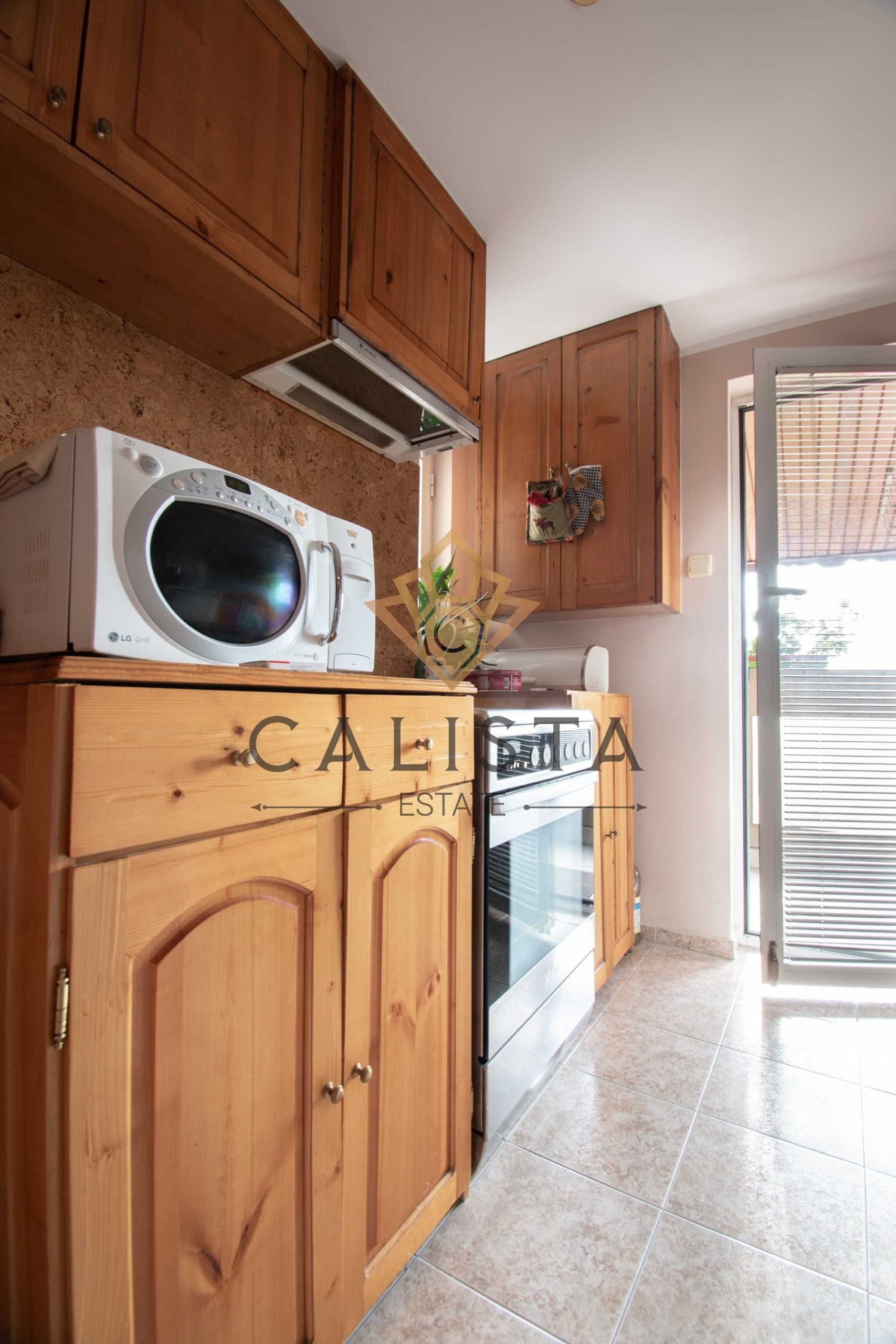 Дава се под наем Тристаен апартамент в София, Център - 100 кв.м за 475 € - Снимка #3