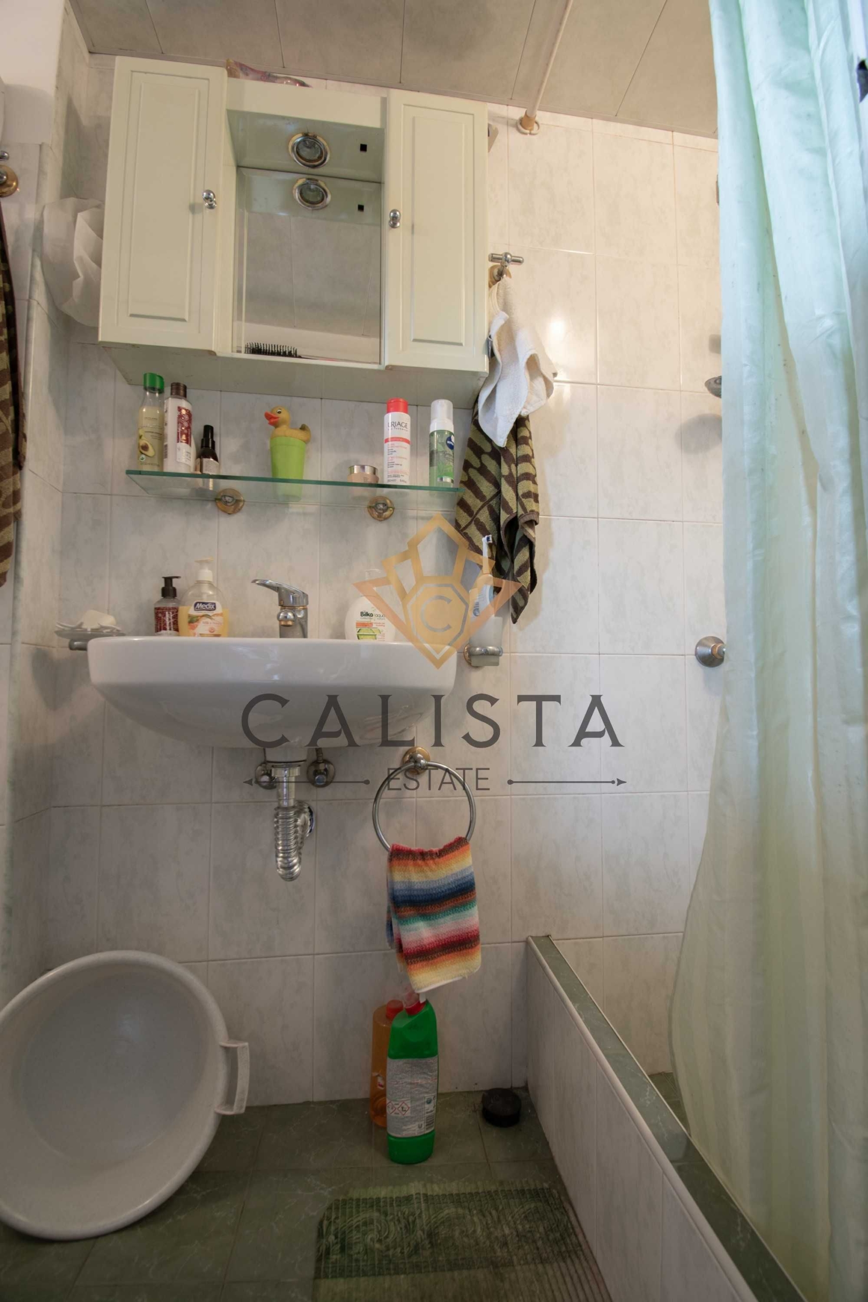 Дава се под наем Тристаен апартамент в София, Център - 100 кв.м за 475 € - Снимка #11