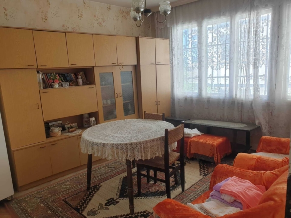 Етаж от къща в Шумен, Куршум чешма - 120 кв.м за 859 €/кв.м - Снимка #1
