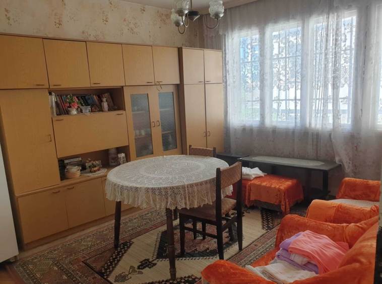 Етаж от къща в Шумен, Куршум чешма - 120 кв.м за 859 €/кв.м - Снимка #1