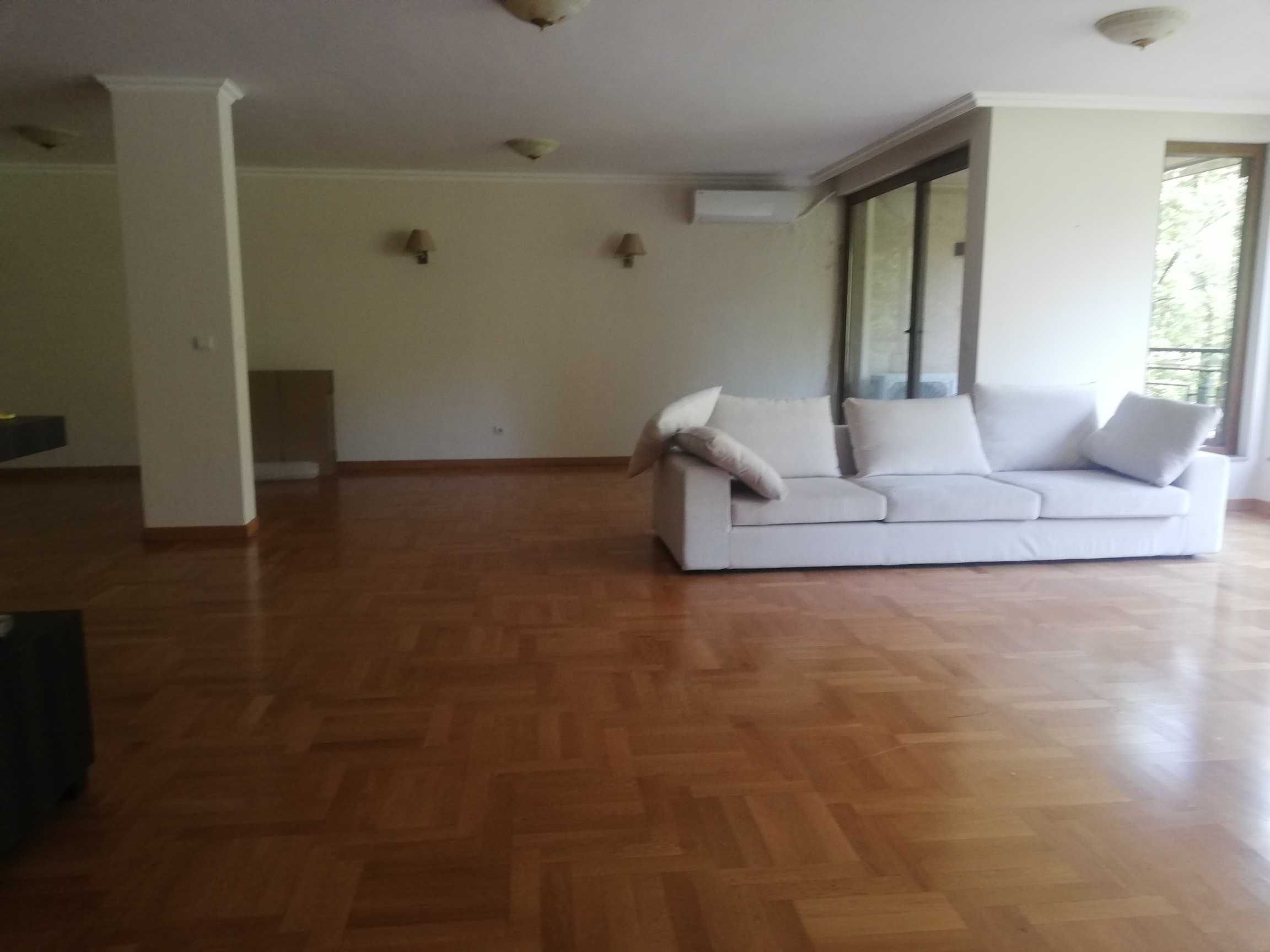 Дава се под наем Тристаен апартамент в София, Изток - 250 кв.м за 1200 € - Снимка #8