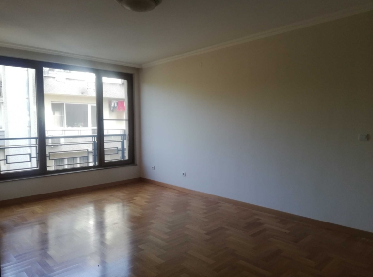 Дава се под наем Тристаен апартамент в София, Изток - 250 кв.м за 1200 € - Снимка #9