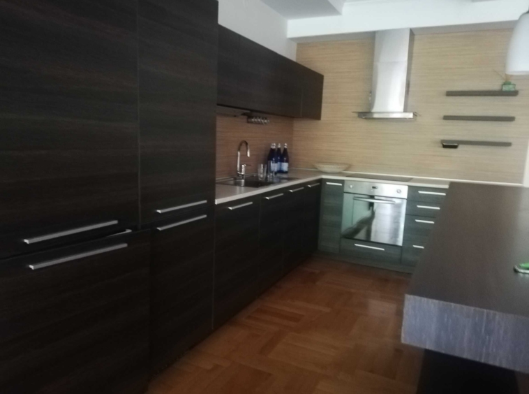 Дава се под наем Тристаен апартамент в София, Изток - 250 кв.м за 1200 € - Снимка #10