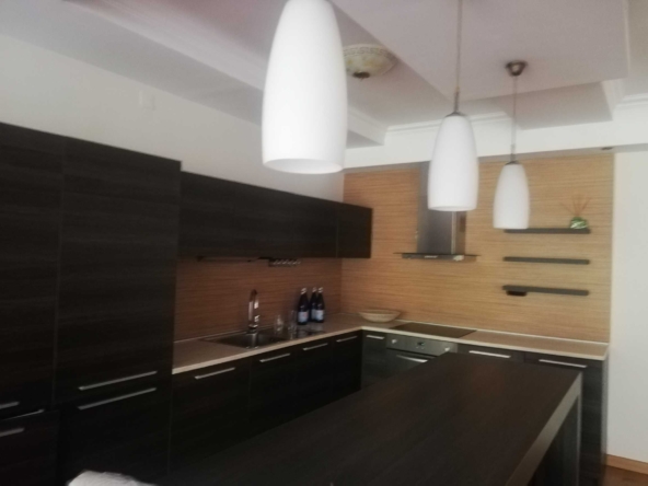 Дава се под наем Тристаен апартамент в София, Изток - 250 кв.м за 1200 € - Снимка #1