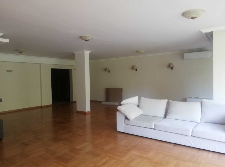 Дава се под наем Тристаен апартамент в София, Изток - 250 кв.м за 1200 € - Снимка #2