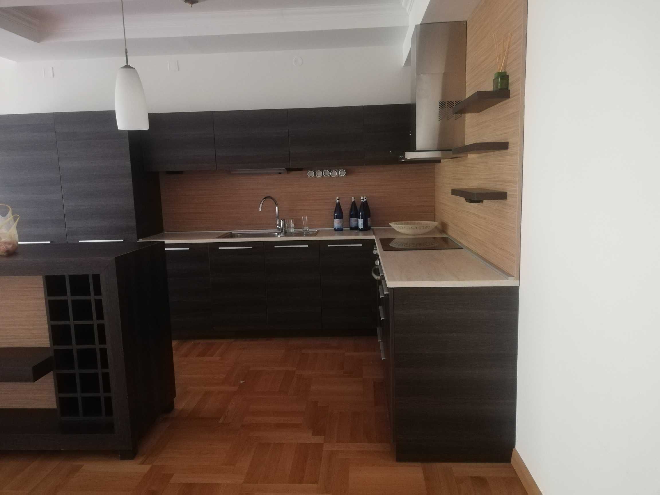 Дава се под наем Тристаен апартамент в София, Изток - 250 кв.м за 1200 € - Снимка #3