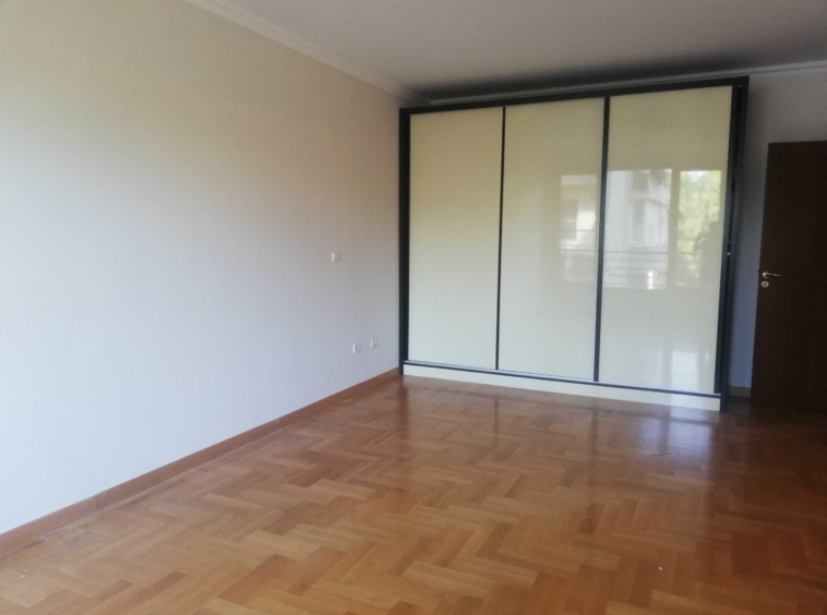 Дава се под наем Тристаен апартамент в София, Изток - 250 кв.м за 1200 € - Снимка #5