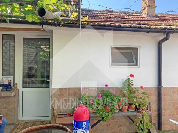 Къща в Нови пазар - 87 кв.м за 863 €/кв.м - Снимка #1