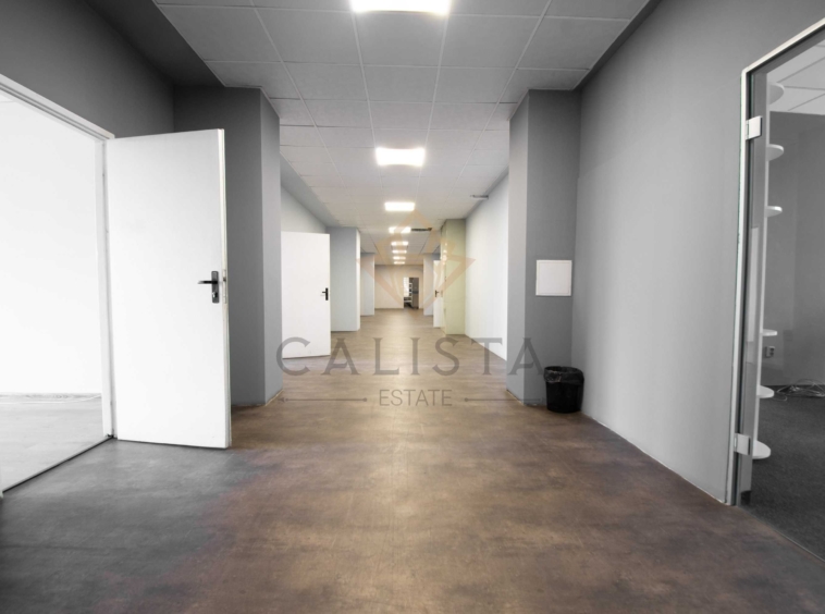 Дава се под наем Офис в София, Дружба 1 - 1000 кв.м за 3650 € - Снимка #1